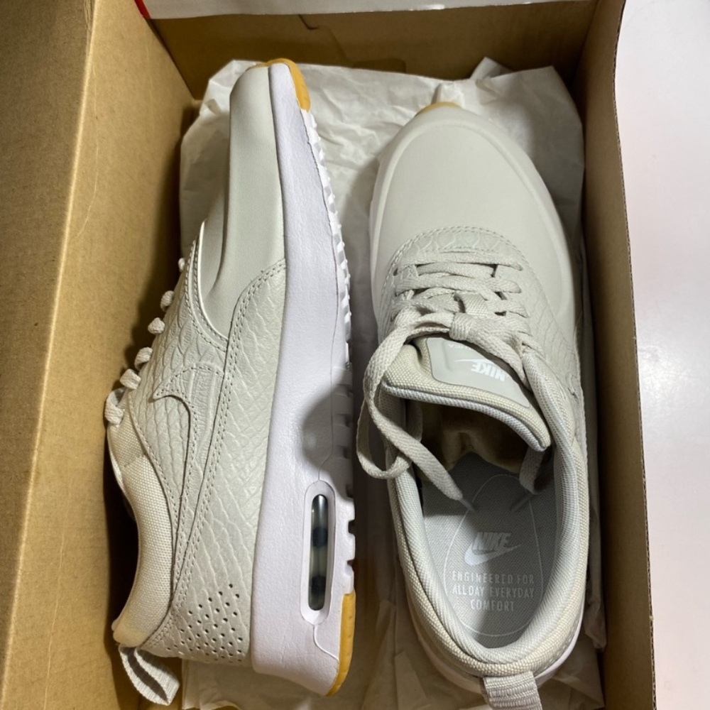 Nike Wpmens White Sneakers